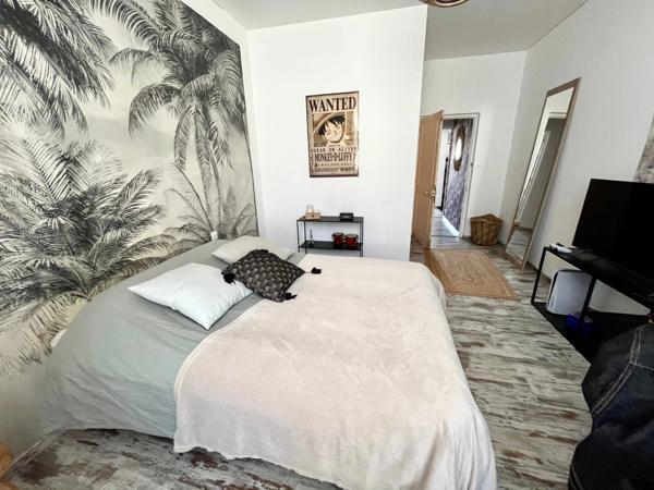 LUCON (85) COEUR DE VILLE MAISON DE CHARME ET DE CARACTERE AVEC PISCINE ET ANNEXE + 5 LOCATIFS OCCUPES