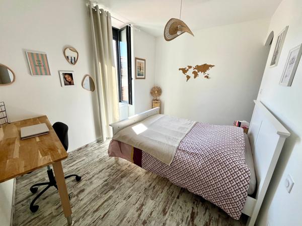 LUCON (85) COEUR DE VILLE MAISON DE CHARME ET DE CARACTERE AVEC PISCINE ET ANNEXE + 5 LOCATIFS OCCUPES