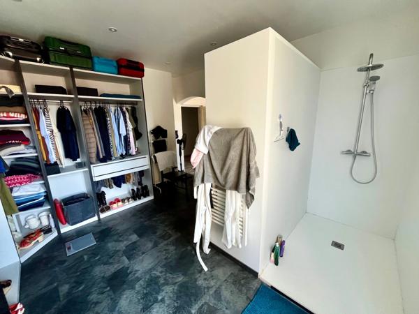 LUCON (85) COEUR DE VILLE MAISON DE CHARME ET DE CARACTERE AVEC PISCINE ET ANNEXE + 5 LOCATIFS OCCUPES