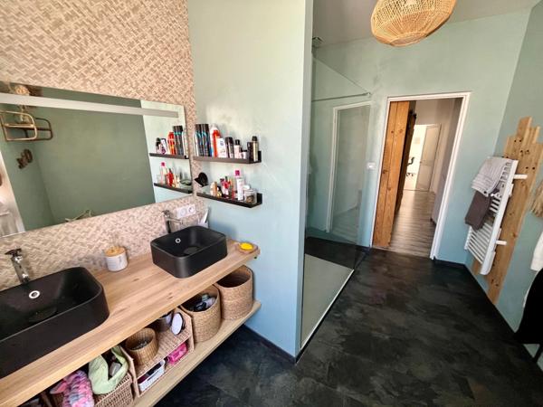 LUCON (85) COEUR DE VILLE MAISON DE CHARME ET DE CARACTERE AVEC PISCINE ET ANNEXE + 5 LOCATIFS OCCUPES