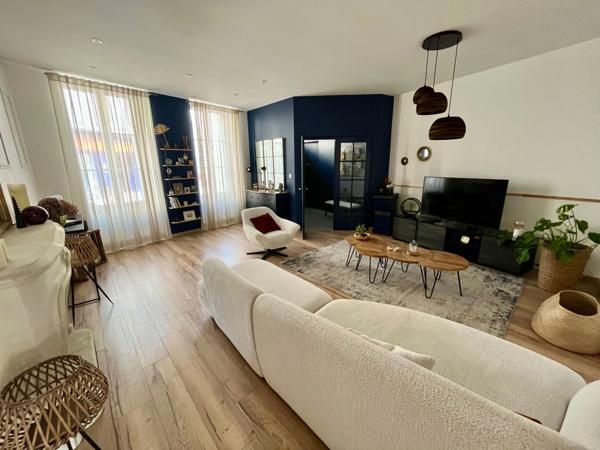 LUCON (85) COEUR DE VILLE MAISON DE CHARME ET DE CARACTERE AVEC PISCINE ET ANNEXE + 5 LOCATIFS OCCUPES