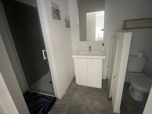 LUCON (85) COEUR DE VILLE MAISON DE CHARME ET DE CARACTERE AVEC PISCINE ET ANNEXE + 5 LOCATIFS OCCUPES