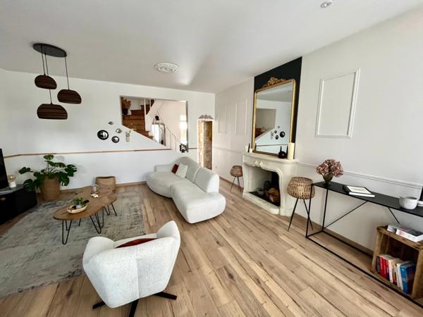 LUCON (85) COEUR DE VILLE MAISON DE CHARME ET DE CARACTERE AVEC PISCINE ET ANNEXE + 5 LOCATIFS OCCUPES