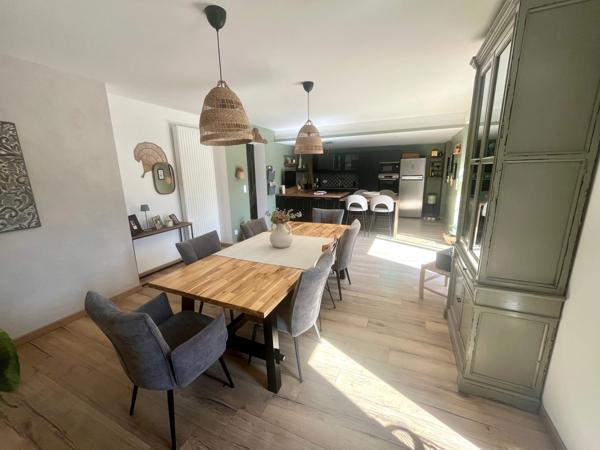 LUCON (85) COEUR DE VILLE MAISON DE CHARME ET DE CARACTERE AVEC PISCINE ET ANNEXE + 5 LOCATIFS OCCUPES