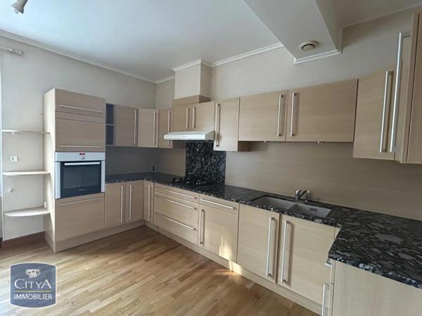 Appartement à louer 5 pièces 145m²