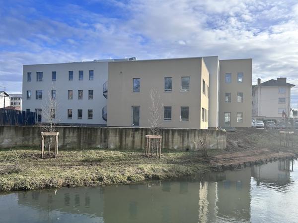 Bourg en Bresse centre ville - Bureaux neufs à louer à proximité des commerces et des parkings.