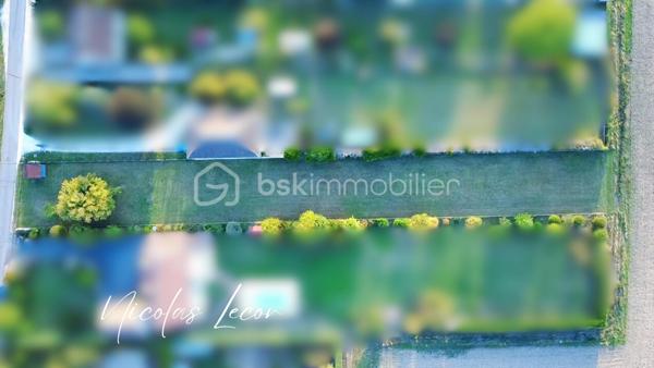 Terrain de 2 111 m²