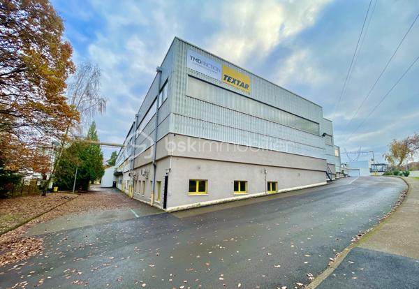 Local d activites de 9 000 m²