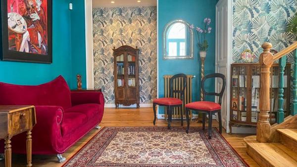 Villa de caractère rénovée, au cœur de la côte basque Charme de l’ancien, prestations haut de gamme et potentiel touristique à deux pas de Biarritz et du centre historique de Bayonne.