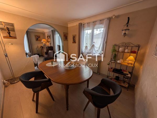 Maison familiale avec vue panoramique – Véranda – Jardin arboré – Garage