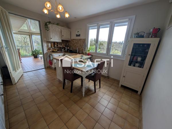 Maison familiale avec vue panoramique – Véranda – Jardin arboré – Garage