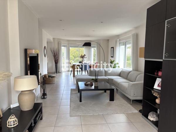 Maison
         7 pièces
        - 155 m² Bien prestige 545 000 € *