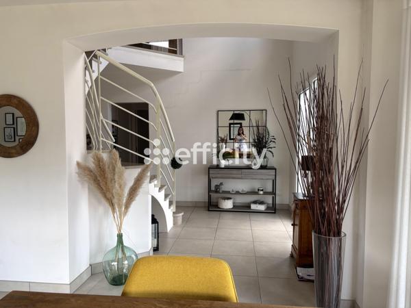 Maison
         7 pièces
        - 155 m² Bien prestige 545 000 € *