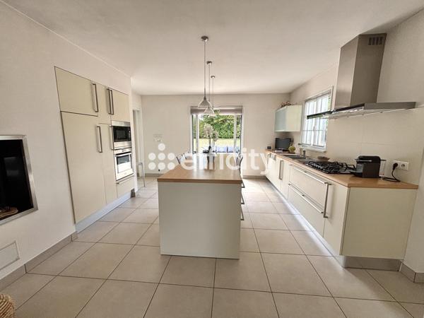 Maison
         7 pièces
        - 155 m² Bien prestige 545 000 € *