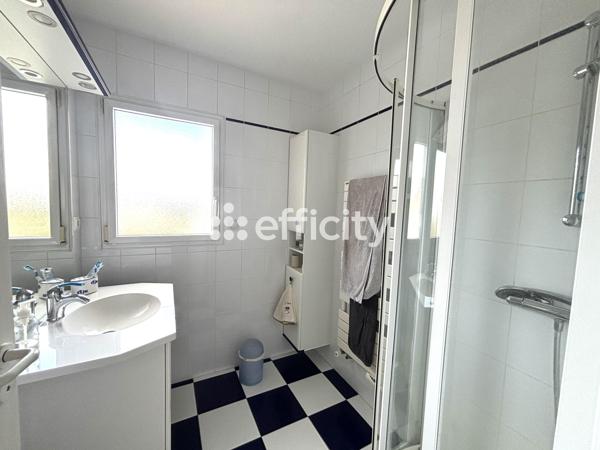 Maison
         7 pièces
        - 155 m² Bien prestige 545 000 € *