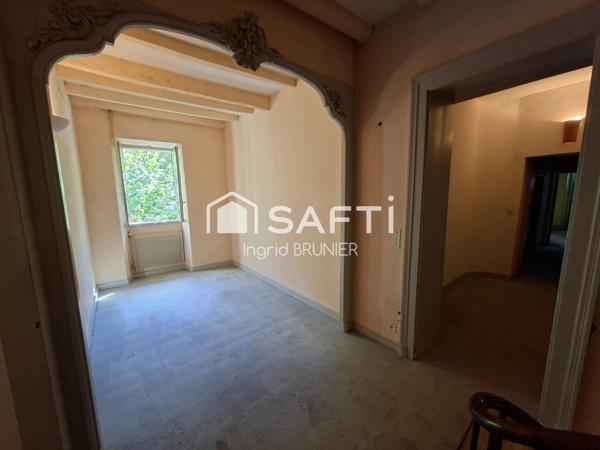 Demeure avec 10 pièces et une piscine