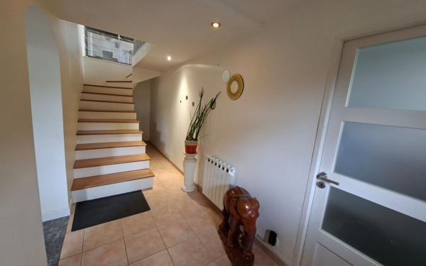 Maison à vendre    5 pièces • 1 090 m2 Plestin-les-Grèves