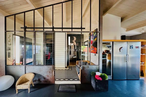 Lagord (17140) Lagord - Centre-bourg - Maison entièrement de plain pied avec garages et piscine