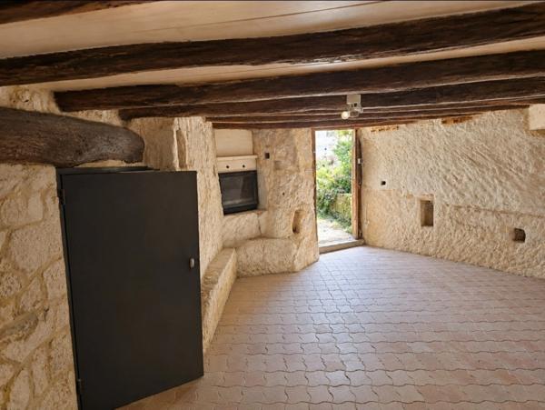 Maison à vendre 4 pièces proche THOUARS (79) MAISON à rénover partie troglodyte, cour, dépendance, terrain