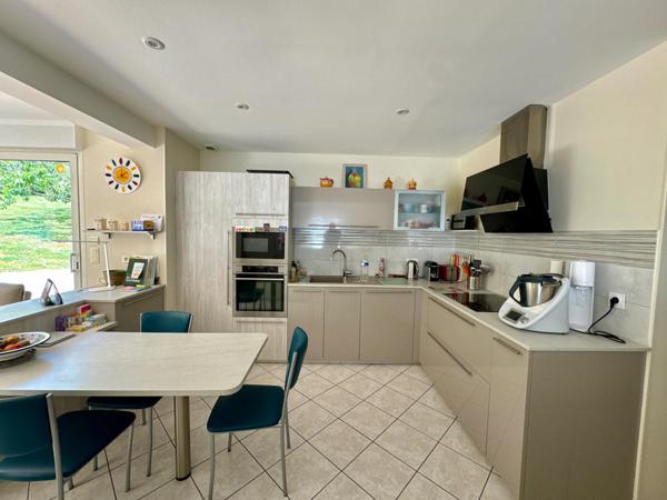 Pavillon 3 chambres sur terrain de 1594m2