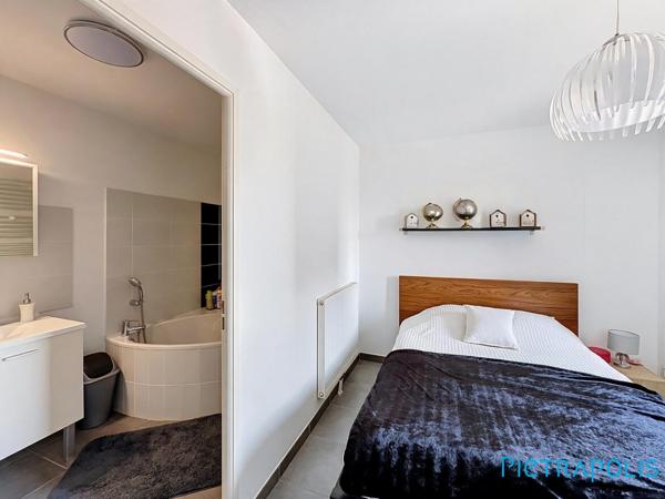 EXCLUSIVITÉ - SÈTE - LES SALINS : Appartement T4 vue étang, loggia, double garage