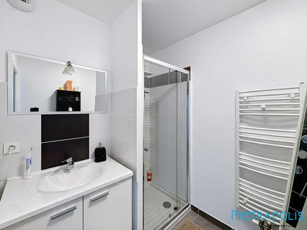 EXCLUSIVITÉ - SÈTE - LES SALINS : Appartement T4 vue étang, loggia, double garage