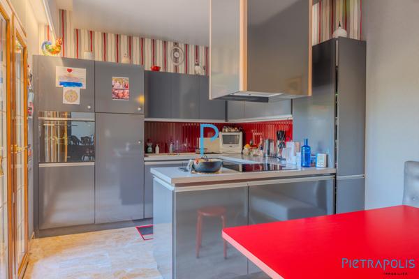 Maison d'architecte de 150 m² avec sous-sol complet et garage double