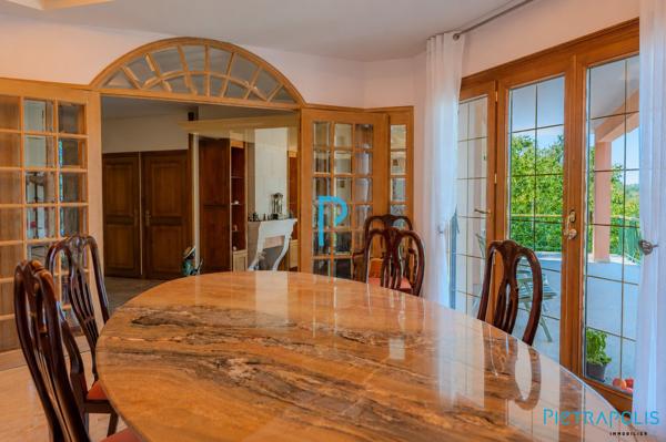 Maison d'architecte de 150 m² avec sous-sol complet et garage double