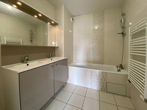 Bordeaux Chartrons T3 60 m2 avec loggia et place de parking