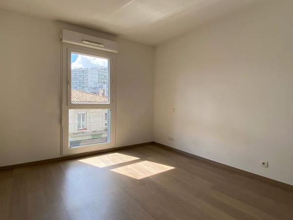 Bordeaux Chartrons T3 60 m2 avec loggia et place de parking