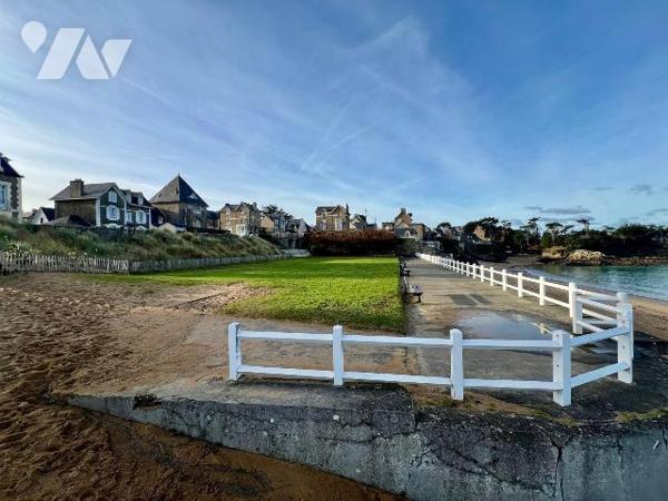 Maison / Rothéneuf / plage du Val : Charmante maison à vendre en exclusivité, située à quelques...