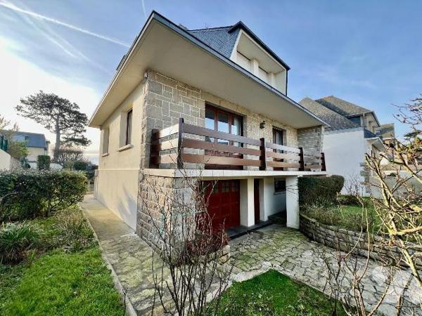 Maison / Rothéneuf / plage du Val : Charmante maison à vendre en exclusivité, située à quelques...