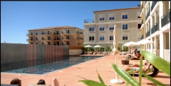 Appartement à vendre 2 pièces 42,98 m2 meublé à JUVIGNAC (34) résidence avec piscine secteur thermes + parking