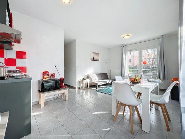 Appartement à vendre 2 pièces 42,98 m2 meublé à JUVIGNAC (34) résidence avec piscine secteur thermes + parking