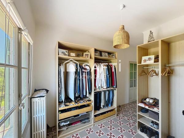 ÉLÉGANCE ET ESPACE À SANARY-SUR-MER : L’INVESTISSEMENT PATRIMONIAL EXCLUSIF PAR EXCELLENCE À 950 M DU PORT