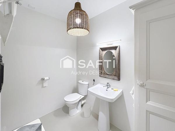 ÉLÉGANCE ET ESPACE À SANARY-SUR-MER : L’INVESTISSEMENT PATRIMONIAL EXCLUSIF PAR EXCELLENCE À 950 M DU PORT