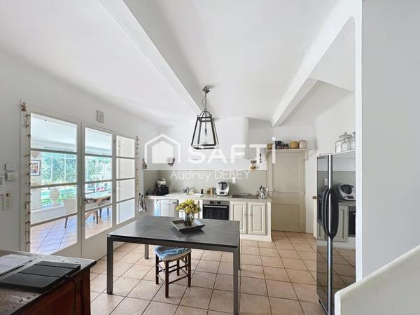 ÉLÉGANCE ET ESPACE À SANARY-SUR-MER : L’INVESTISSEMENT PATRIMONIAL EXCLUSIF PAR EXCELLENCE À 950 M DU PORT