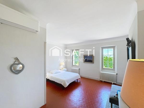 ÉLÉGANCE ET ESPACE À SANARY-SUR-MER : L’INVESTISSEMENT PATRIMONIAL EXCLUSIF PAR EXCELLENCE À 950 M DU PORT