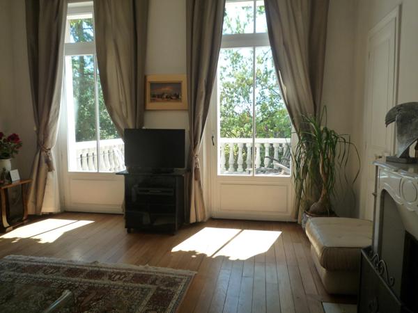 CHATEAU THIERRY  à vendre belle maison bourgeoise de 254 m2 dans un parc clos de 1372 m2