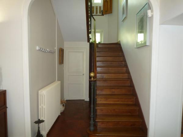 CHATEAU THIERRY  à vendre belle maison bourgeoise de 254 m2 dans un parc clos de 1372 m2