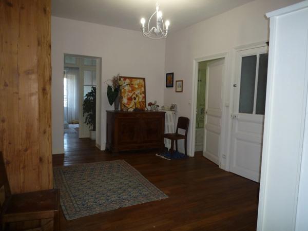 CHATEAU THIERRY  à vendre belle maison bourgeoise de 254 m2 dans un parc clos de 1372 m2