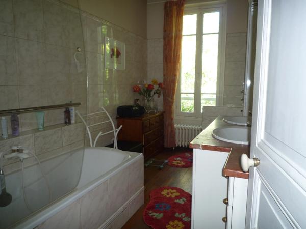 CHATEAU THIERRY  à vendre belle maison bourgeoise de 254 m2 dans un parc clos de 1372 m2