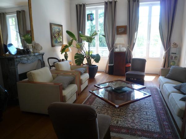 CHATEAU THIERRY  à vendre belle maison bourgeoise de 254 m2 dans un parc clos de 1372 m2