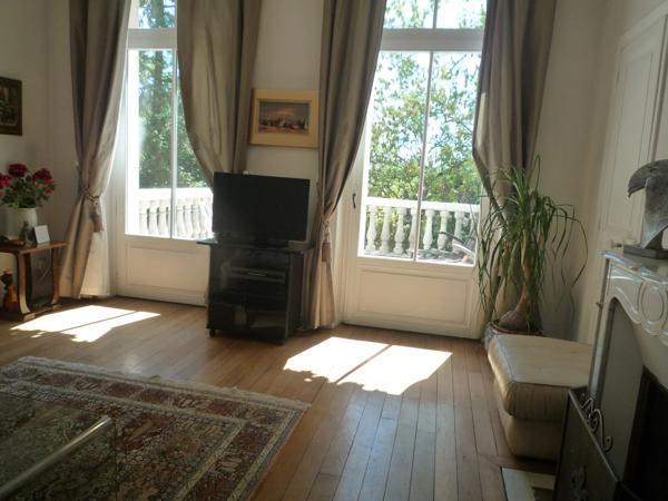 CHATEAU THIERRY  à vendre belle maison bourgeoise de 254 m2 dans un parc clos de 1372 m2