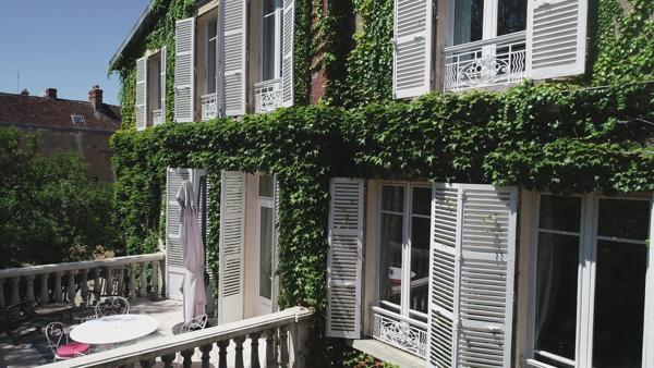 CHATEAU THIERRY  à vendre belle maison bourgeoise de 254 m2 dans un parc clos de 1372 m2