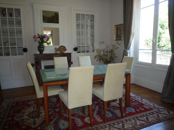 CHATEAU THIERRY  à vendre belle maison bourgeoise de 254 m2 dans un parc clos de 1372 m2
