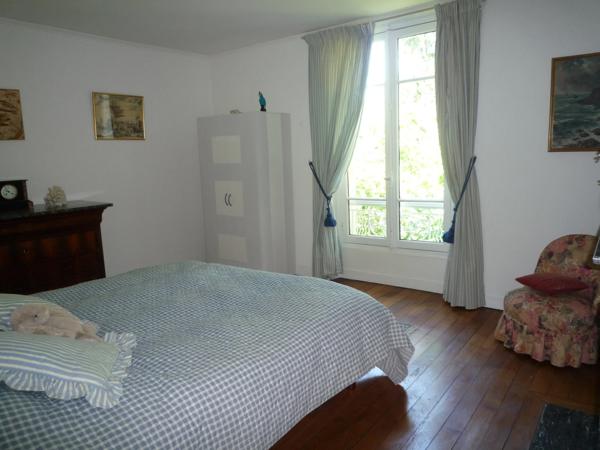 CHATEAU THIERRY  à vendre belle maison bourgeoise de 254 m2 dans un parc clos de 1372 m2