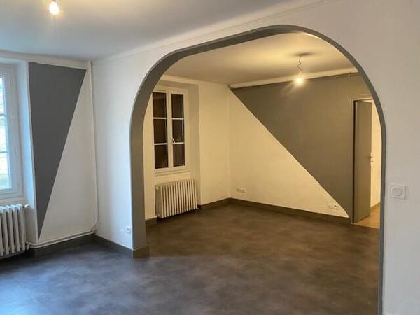 GALLARDON : Beau Duplex T5 d'environ 91m² avec terrasse et parking privatif