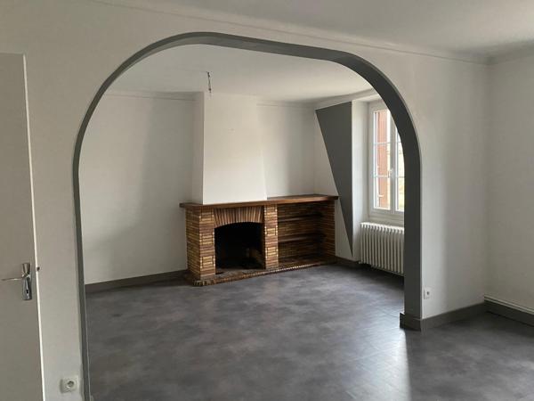 GALLARDON : Beau Duplex T5 d'environ 91m² avec terrasse et parking privatif