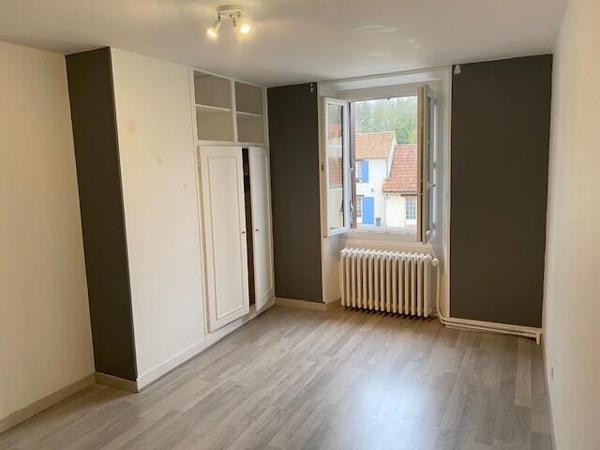 GALLARDON : Beau Duplex T5 d'environ 91m² avec terrasse et parking privatif